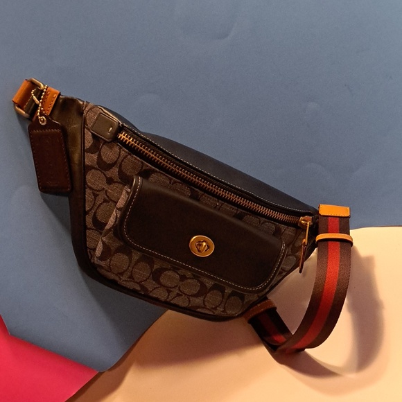 Coach Heritage Belt Bag in Signature Chambray (Model C4035) Treading 2026 - Picture 2 of 16